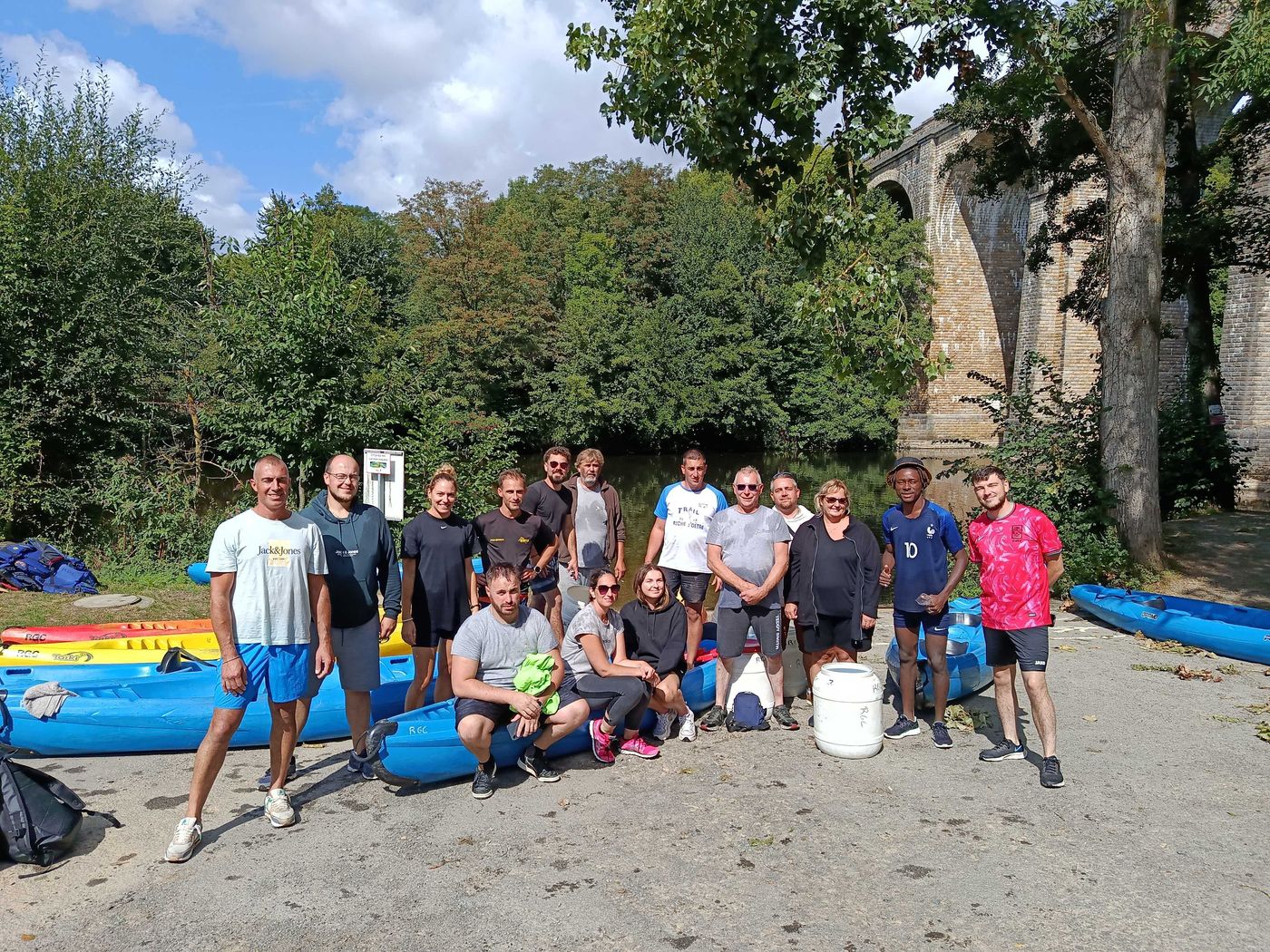 L'équipe CMI en team building sur l'Orne