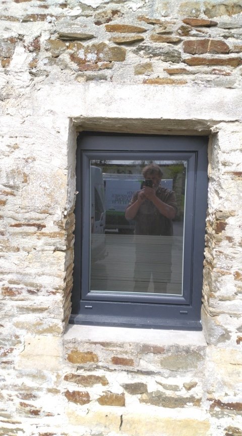 Persiennes sur façade traditionnelle