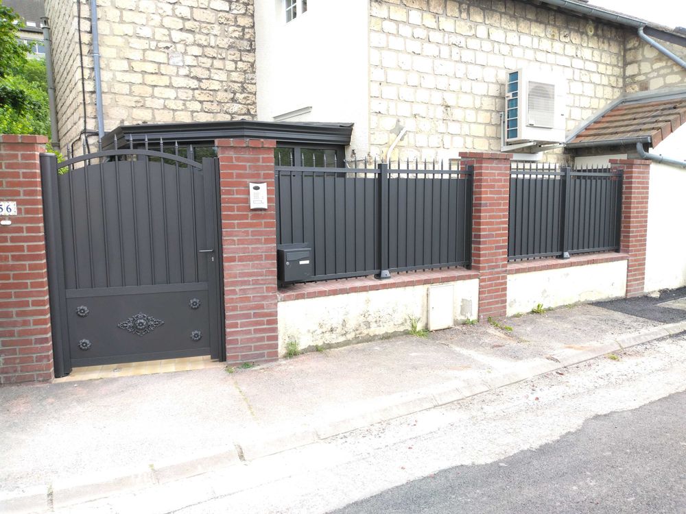 Porte-fenêtre alu sur bâti normand traditionnel
