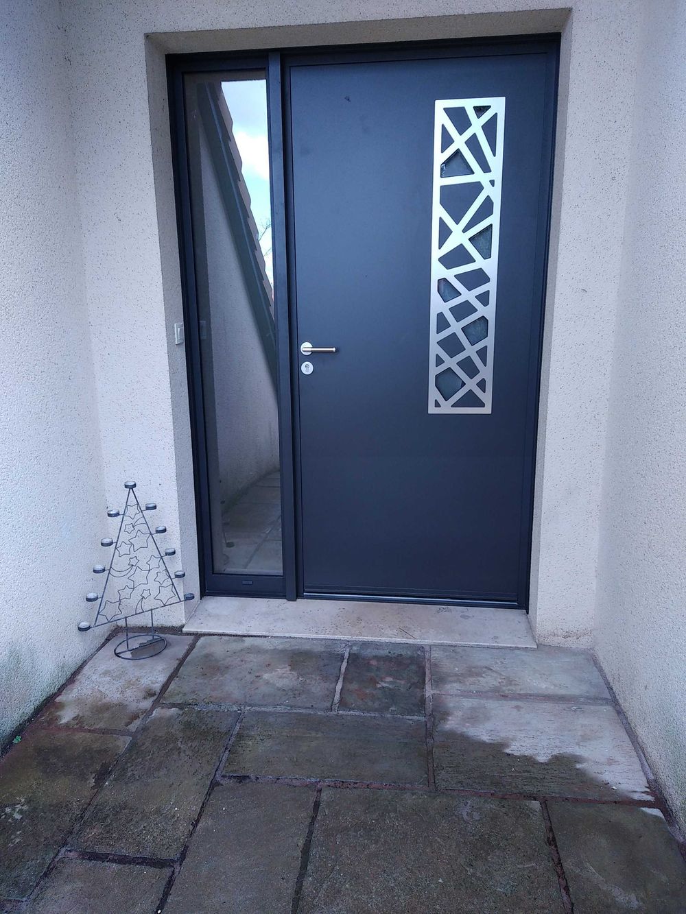 Porte d'entrée Zilten aluminium avec motif graphique contemporain