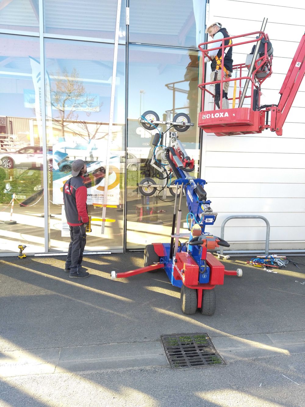 Équipe CMI sur chantier pro avec nacelle